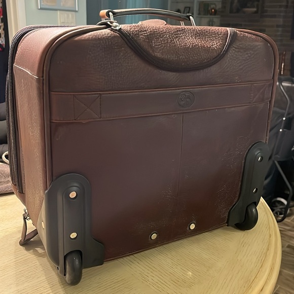 NWT rolling overnight bag in all leather - Picture 9 of 10